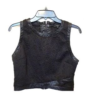 Black floral detail guess croptop